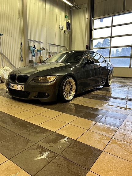 BMW 335i 2 of 5