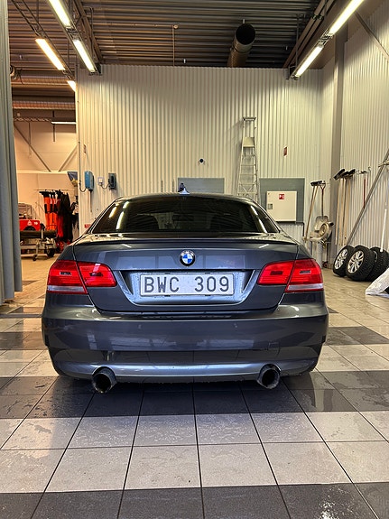 BMW 335i 3 of 5