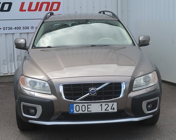 Volvo XC70 2 of 5