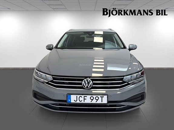 Volkswagen Passat 2 of 5