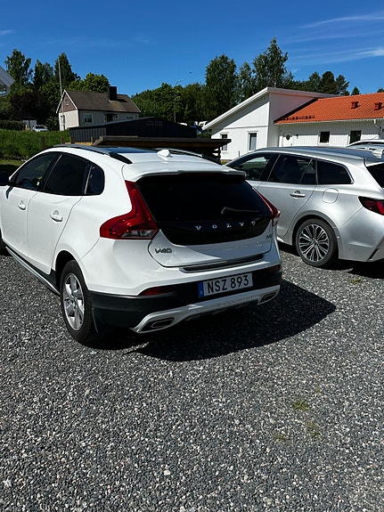 Volvo V40 Cross Country 3 of 5