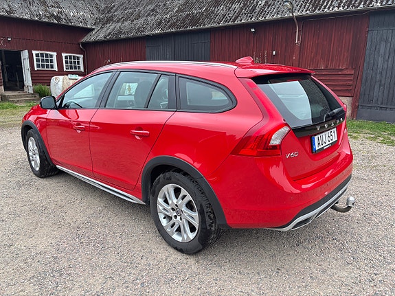 Volvo V60 Cross Country 3 of 5