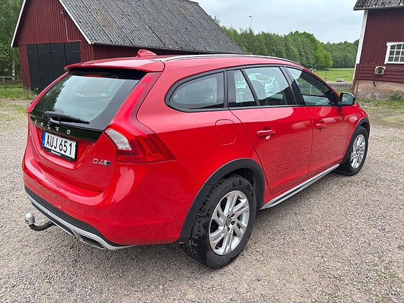 Volvo V60 Cross Country 4 of 5