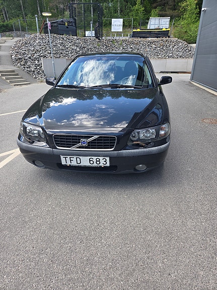 Volvo S60 2 of 5