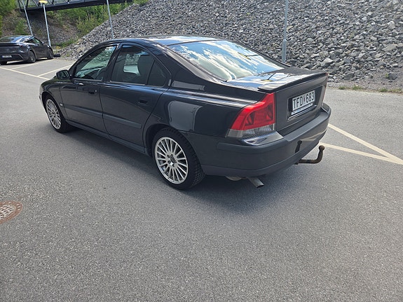 Volvo S60 4 of 5