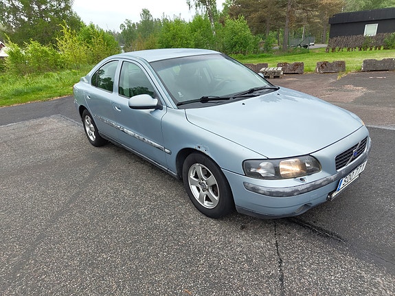 Volvo S60 4 of 5