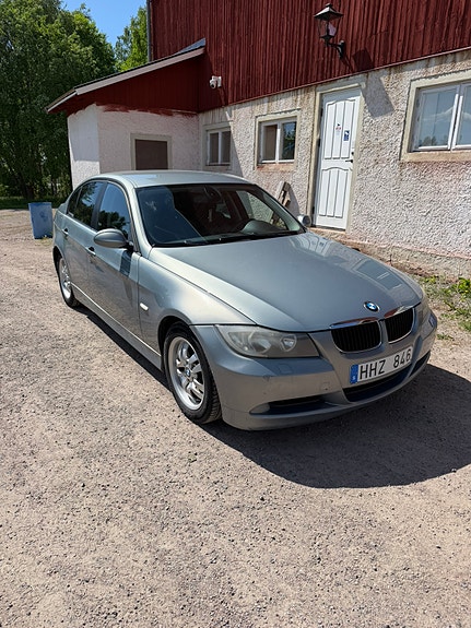 BMW 320d 2 of 7