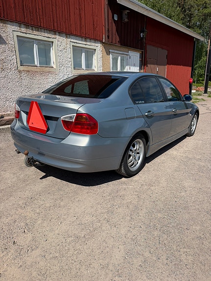 BMW 320d 3 of 7