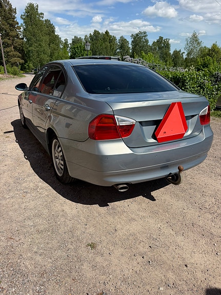 BMW 320d 4 of 7