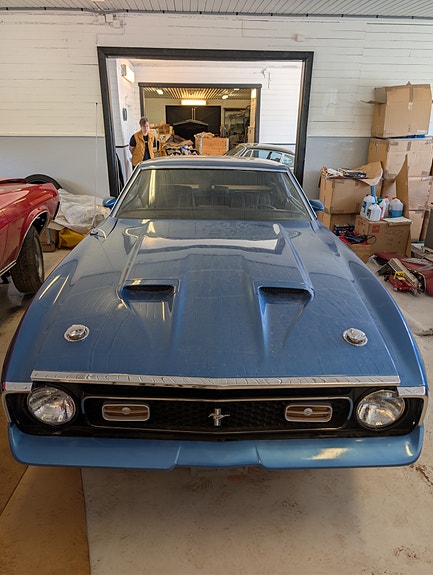 Ford Mustang 2 of 5