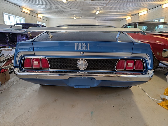 Ford Mustang 4 of 5