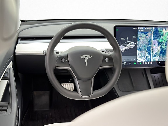 Tesla Model 3 11 of 30
