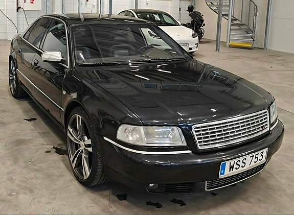 Audi S8 4 of 11