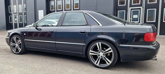 Audi S8 2 of 11