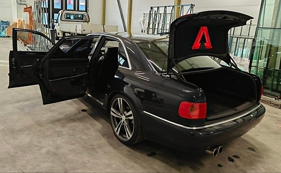 Audi S8 8 of 11