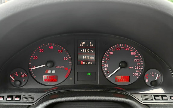 Audi S8 10 of 11