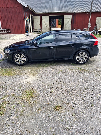 Volvo V60 3 of 5