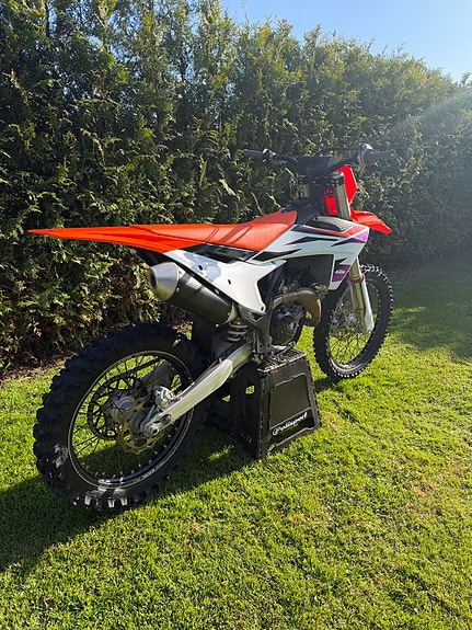 KTM 3 of 5
