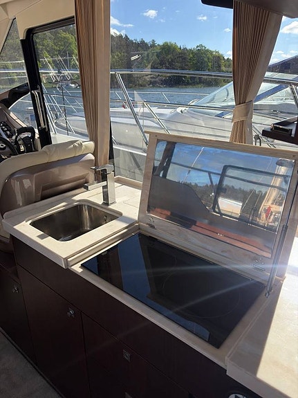 Galeon 360 Fly 2022 – Välutrustad premiumflybridge 8 of 12