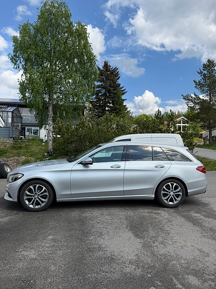 Mercedes-Benz C220 2 of 5