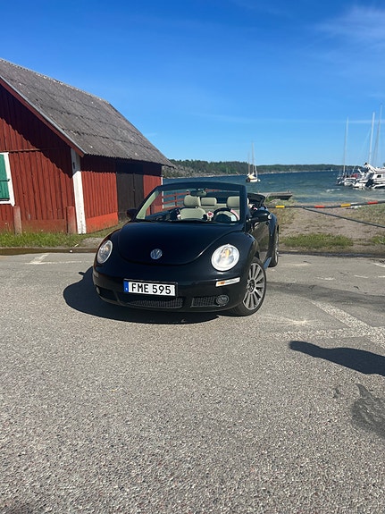 Volkswagen New Beetle 3 of 5