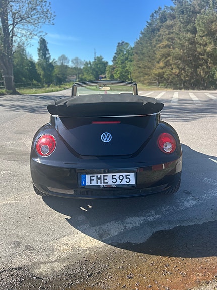 Volkswagen New Beetle 4 of 5