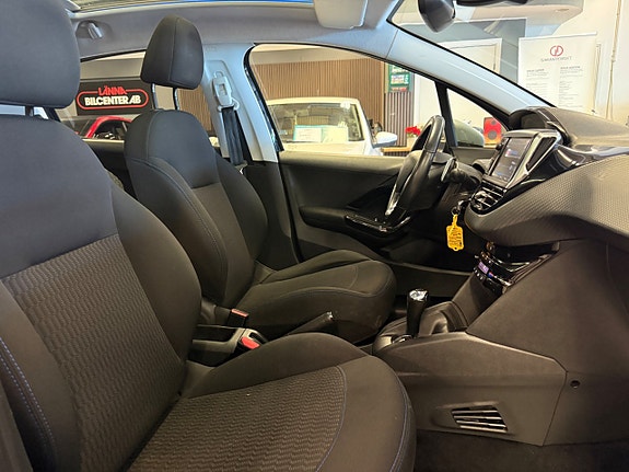 Peugeot 208 19 of 22