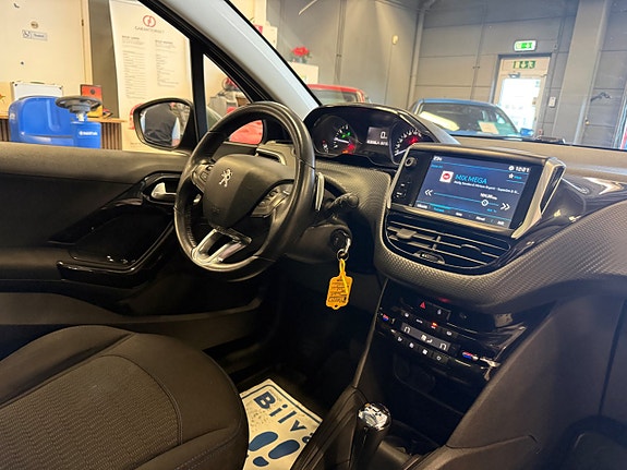 Peugeot 208 18 of 22