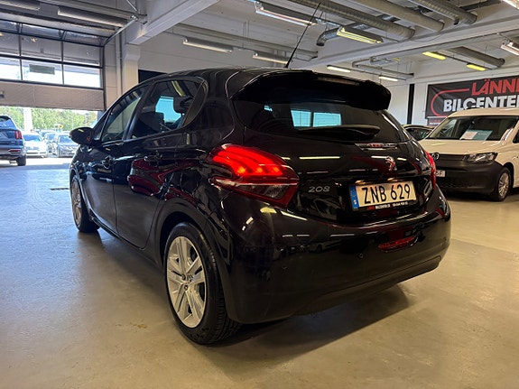 Peugeot 208 8 of 22