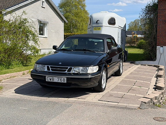 Saab 900 2 of 5