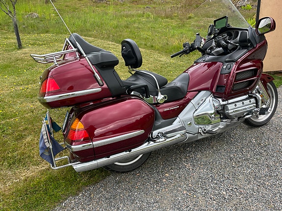 Honda GL1800A Gold Wing 2 of 2