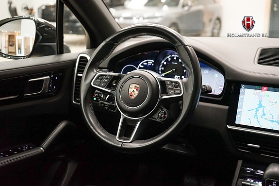 Porsche Cayenne 15 of 29