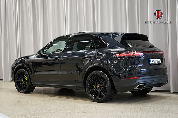 Porsche Cayenne 5 of 5