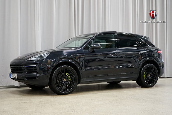 Porsche Cayenne 4 of 5