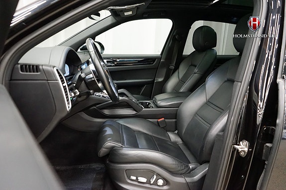 Porsche Cayenne 10 of 29