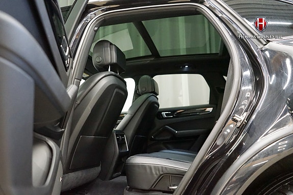 Porsche Cayenne 13 of 29
