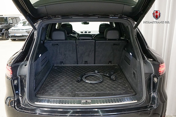 Porsche Cayenne 27 of 29