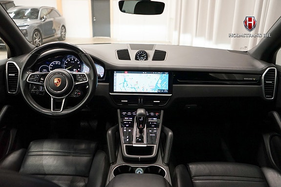 Porsche Cayenne 14 of 29