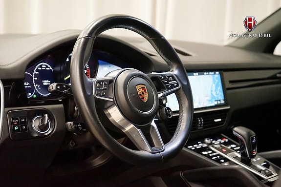 Porsche Cayenne 16 of 29
