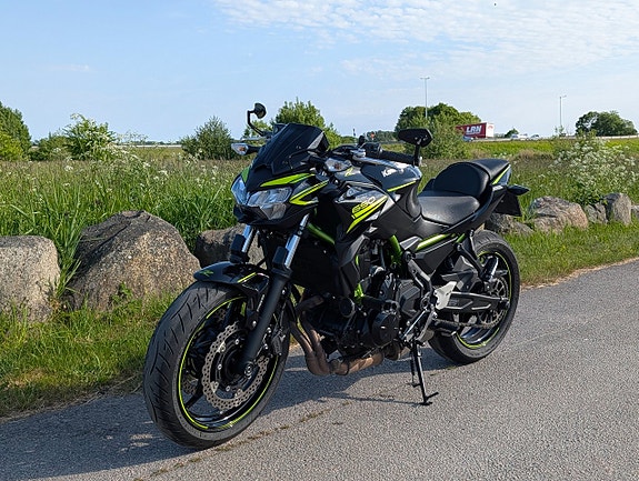 Kawasaki Ninja Z650, 68hk, Nyservad, Nybesiktigad, Snyggt uppgraderad