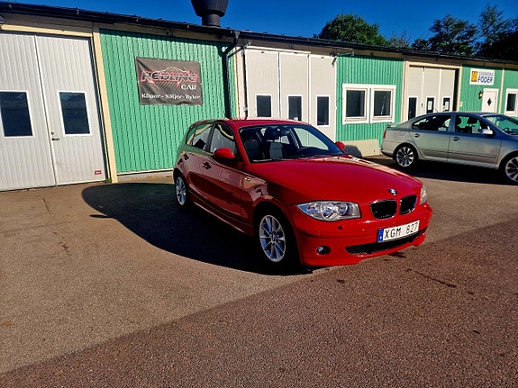 BMW 116i 2 of 5