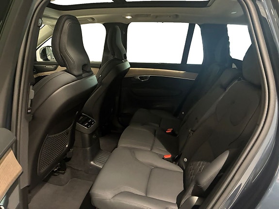 Volvo XC90 7 of 16