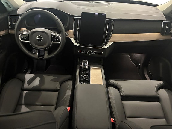 Volvo XC90 6 of 16