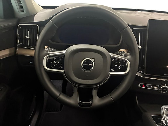 Volvo XC90 11 of 16