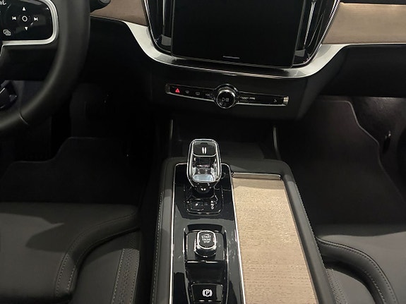 Volvo XC90 13 of 16