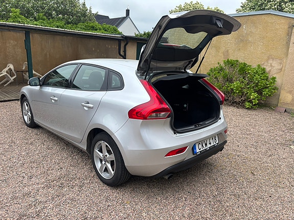 Volvo V40 2 of 5