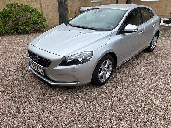 Volvo V40 3 of 5