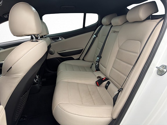 Kia Stinger 16 of 30