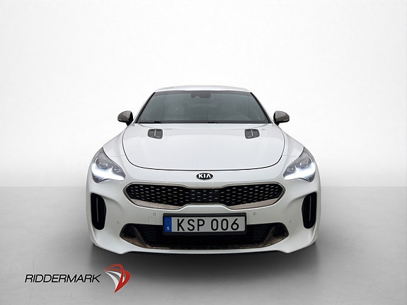 Kia Stinger 2 of 5