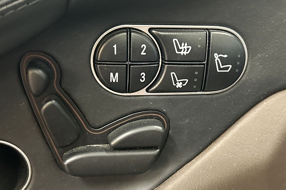 Mercedes-Benz SL63 22 of 26